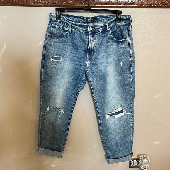 GAP women’s girlfriend distressed roll ankle denim jeans stretch / size 31 / 12 - Picture 1 of 13